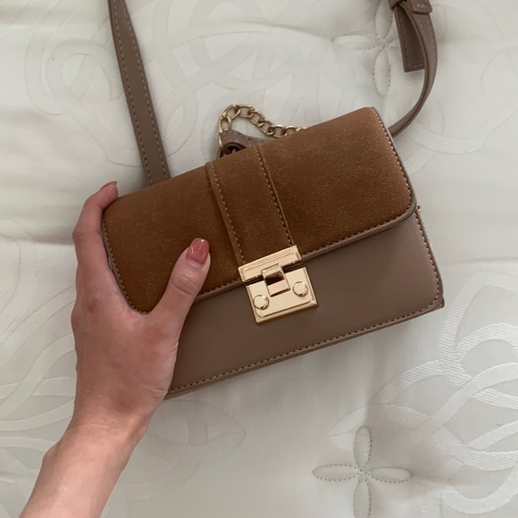 [SOLD] Crossbody Purse - Picture 2 of 6